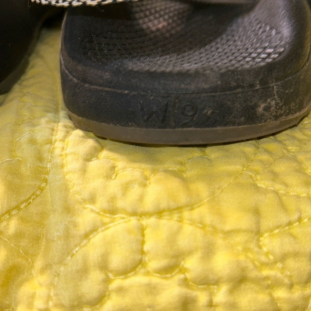 Women's size 9 chacos - Picture 3 of 3